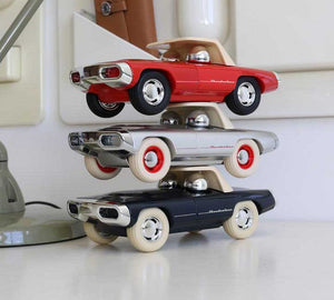 Playforever Thunderlane Carnaby jouet voiture sur un bureau