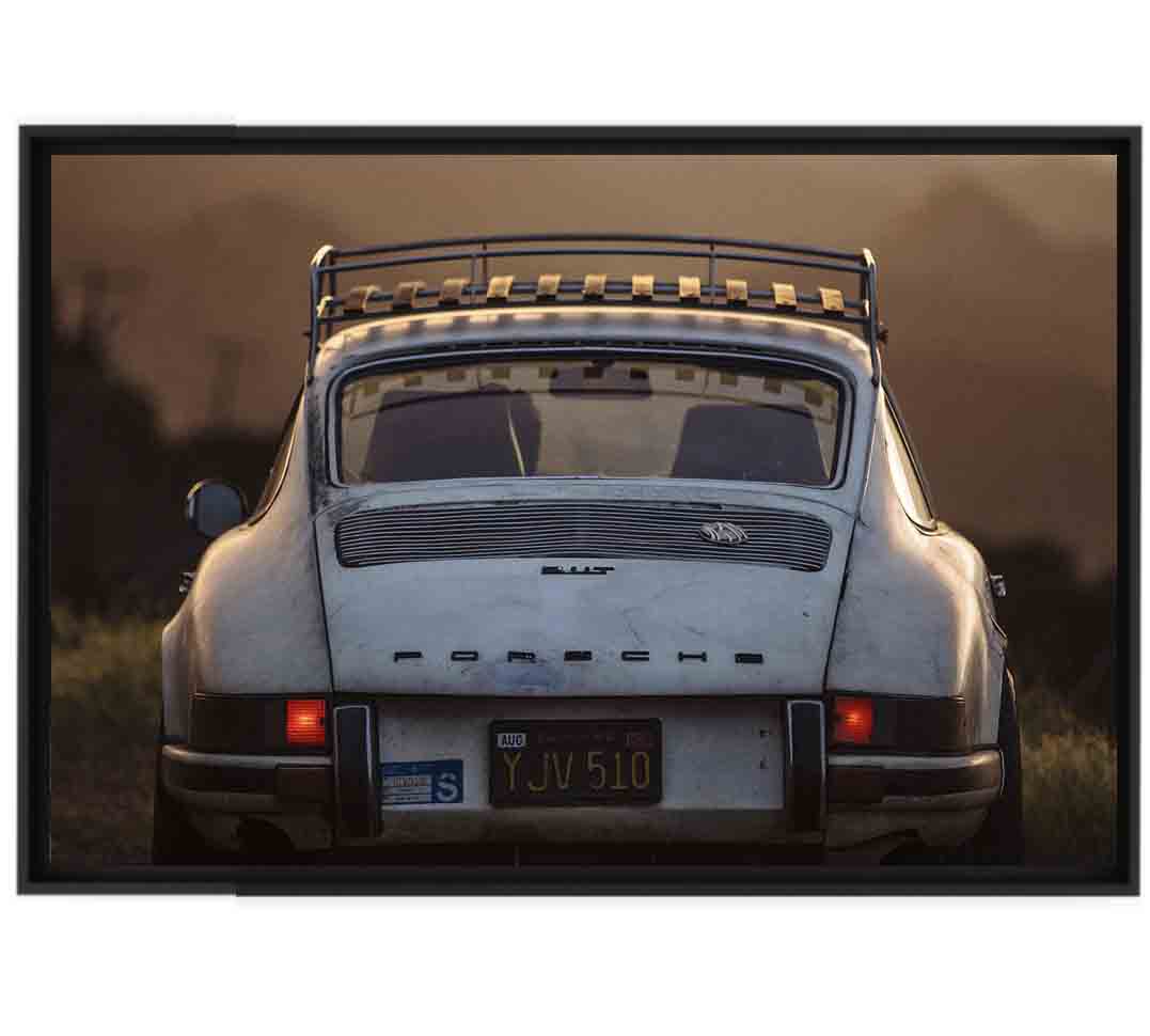 Photographie de l'artiste Vince Perraud Porsche arrière encadrée caisse américaine noire