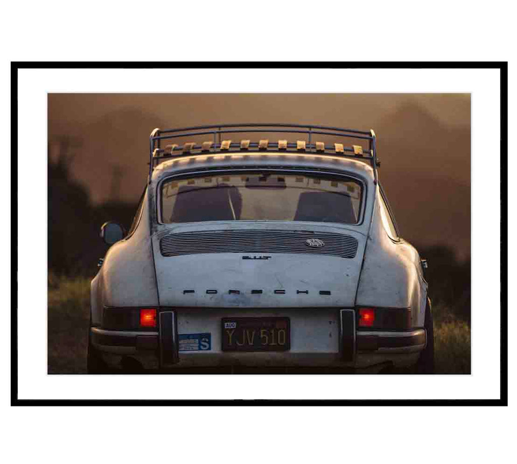 Photographie de l'artiste Vince Perraud Porsche arrière encadrée grand noir