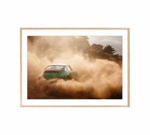 Photo Vince Perraud porsche verte poussière encadrée bois classique